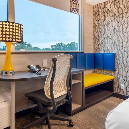 Glo Best Western Kanata Ottawa West Exterior photo