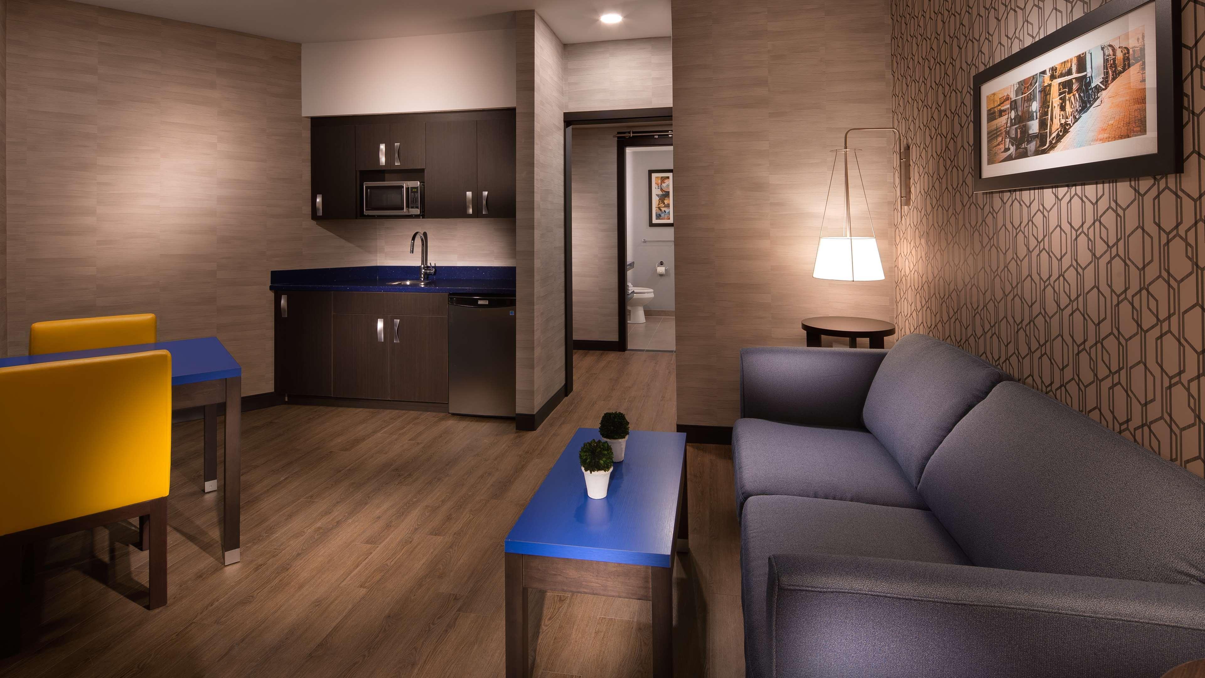 Glo Best Western Kanata Ottawa West Exterior photo