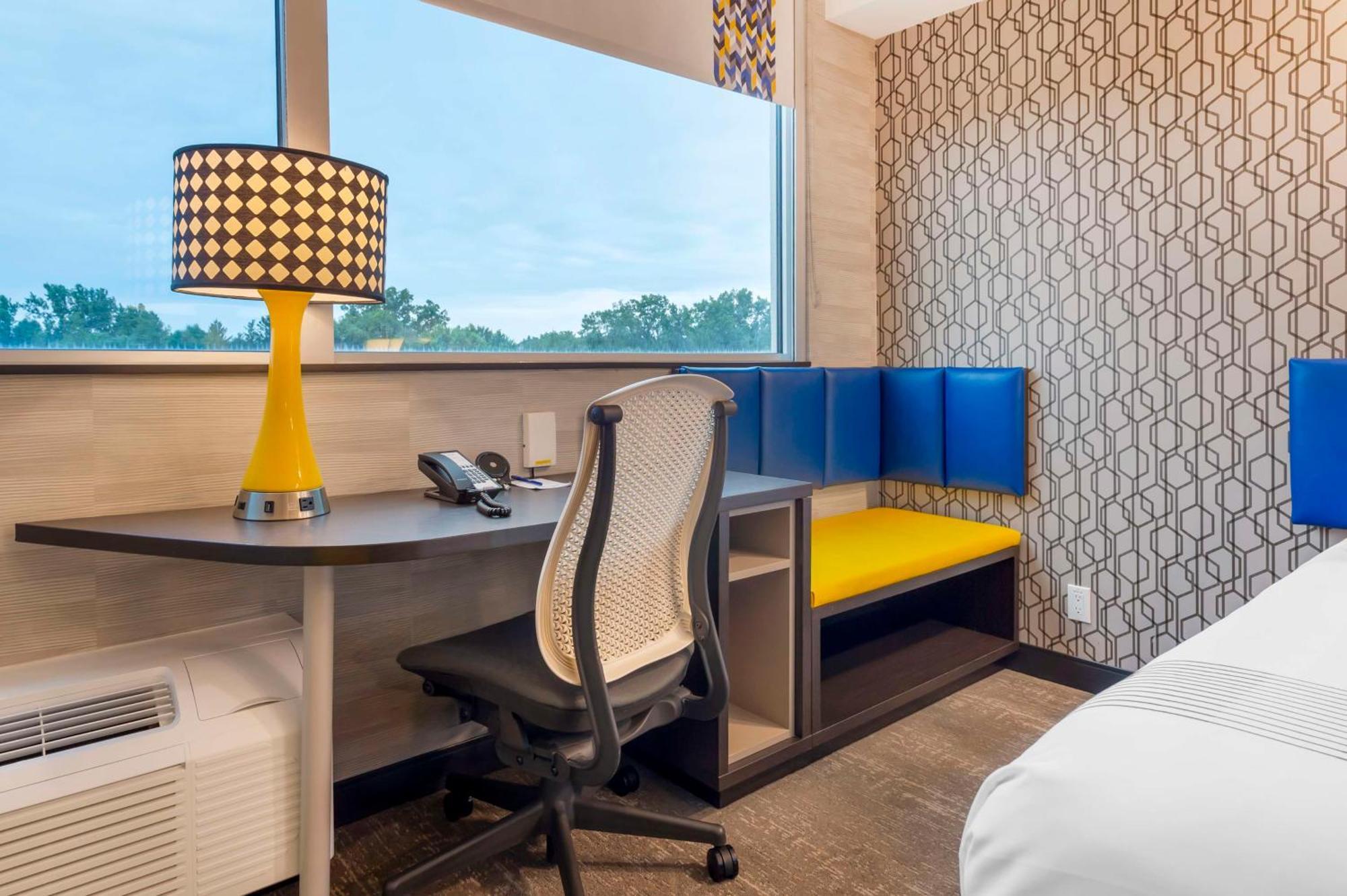 Glo Best Western Kanata Ottawa West Exterior photo