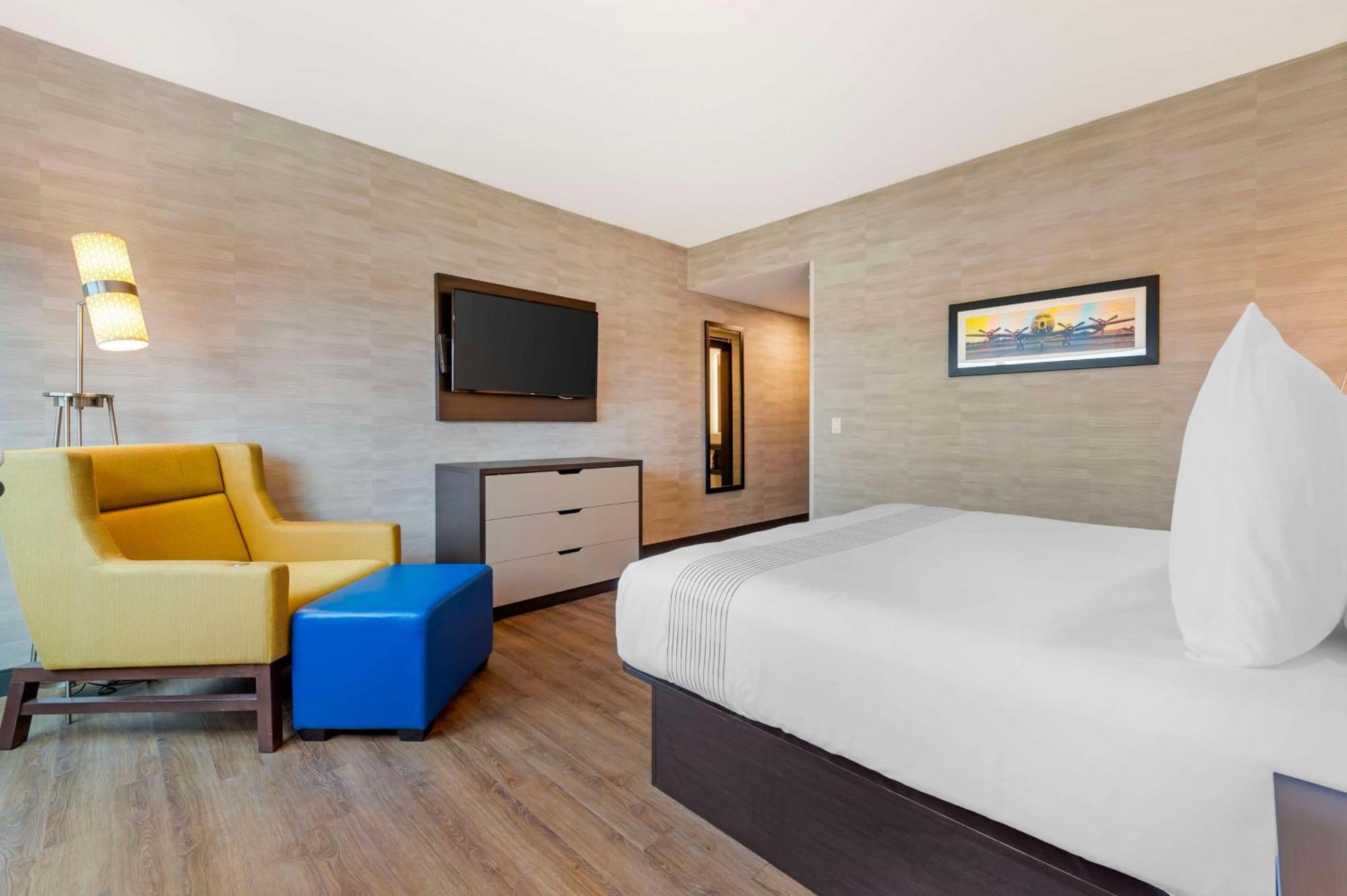 Glo Best Western Kanata Ottawa West Exterior photo