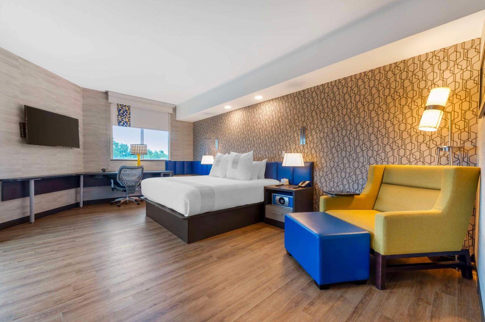 Glo Best Western Kanata Ottawa West Exterior photo