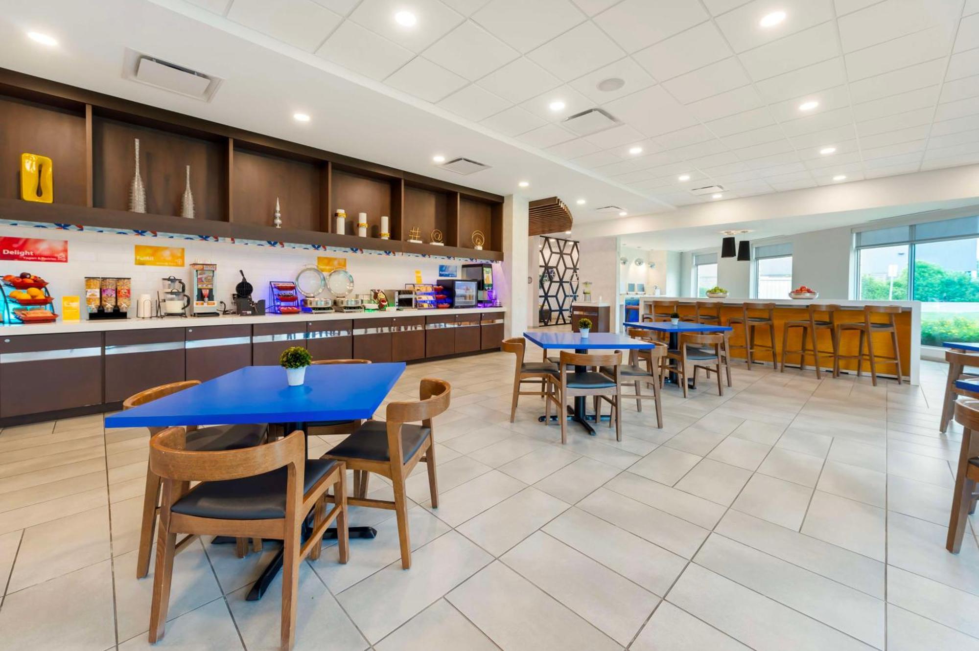 Glo Best Western Kanata Ottawa West Exterior photo