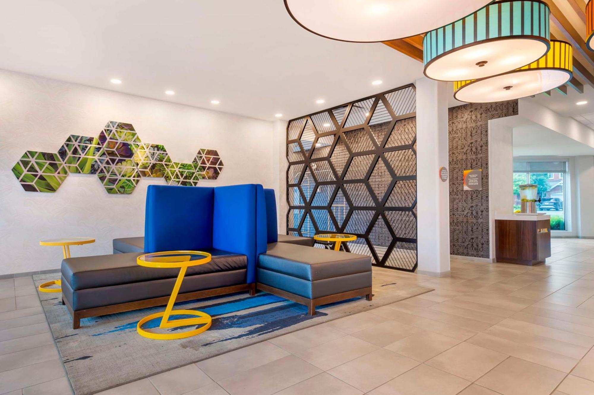 Glo Best Western Kanata Ottawa West Exterior photo